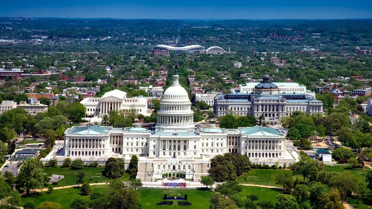 Luxury limo tour in Washington DC with a sleek black limousine and professional chauffeur