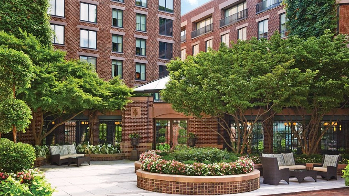 Private Transportation from Dulles Airport to Four Seasons Hotel Washington DC