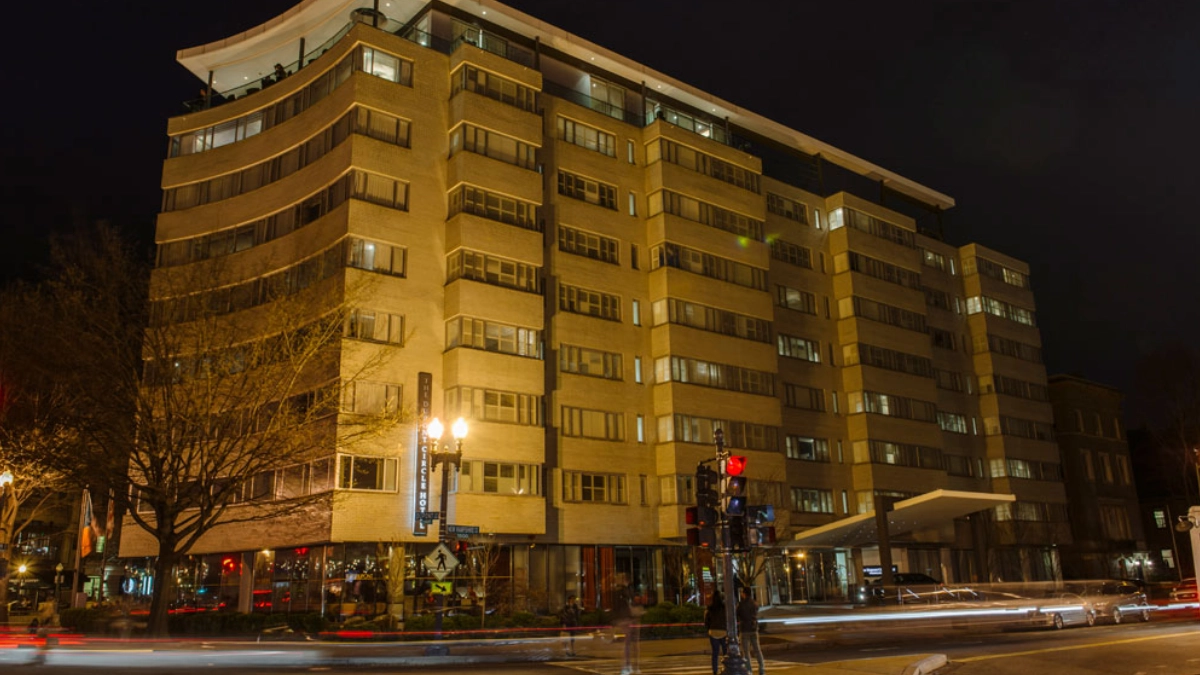 Chauffeur-Driven Transportation to The Dupont Circle Hotel from Dulles Airport