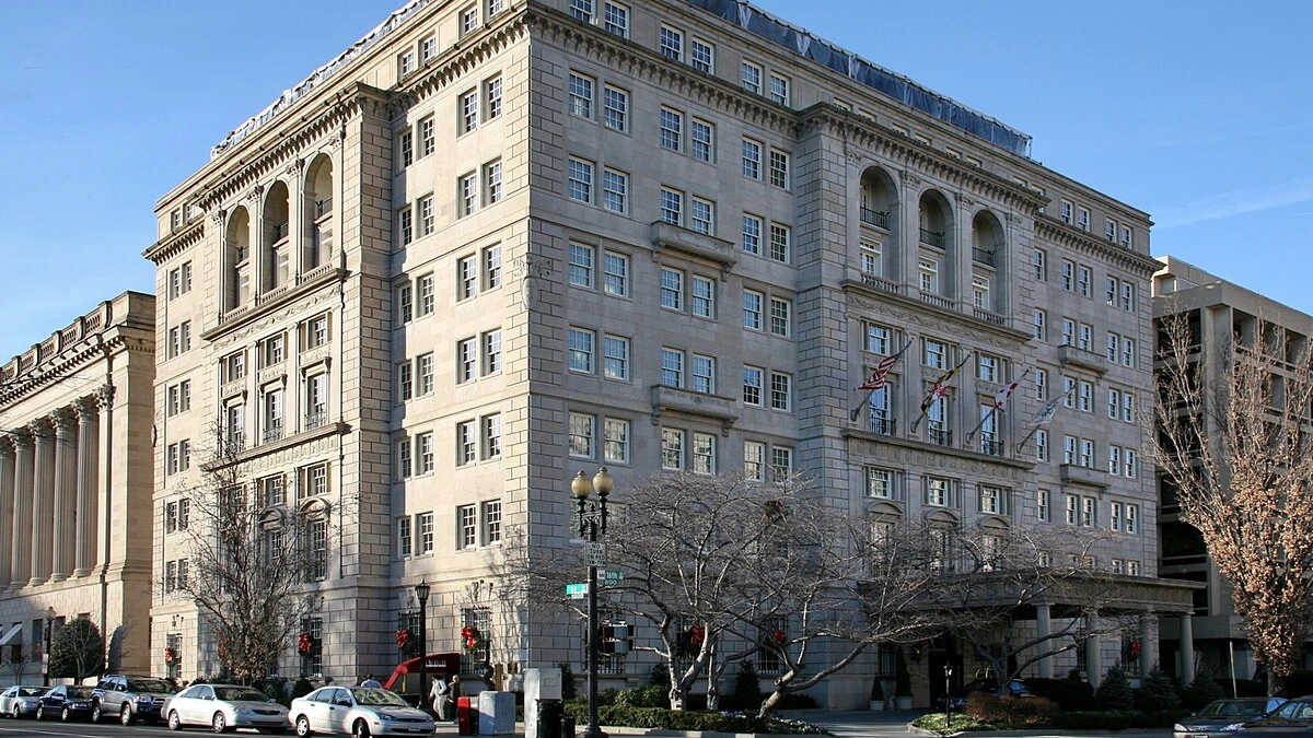 Private Transfers from Washington Dulles Airport to The Hay-Adams Washington DC