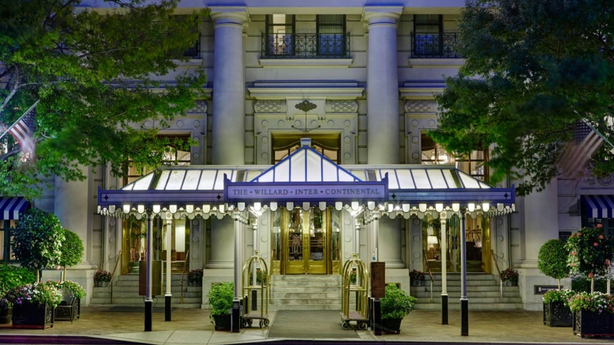 Premium Reagan Airport Transfers to Willard InterContinental Washington DC