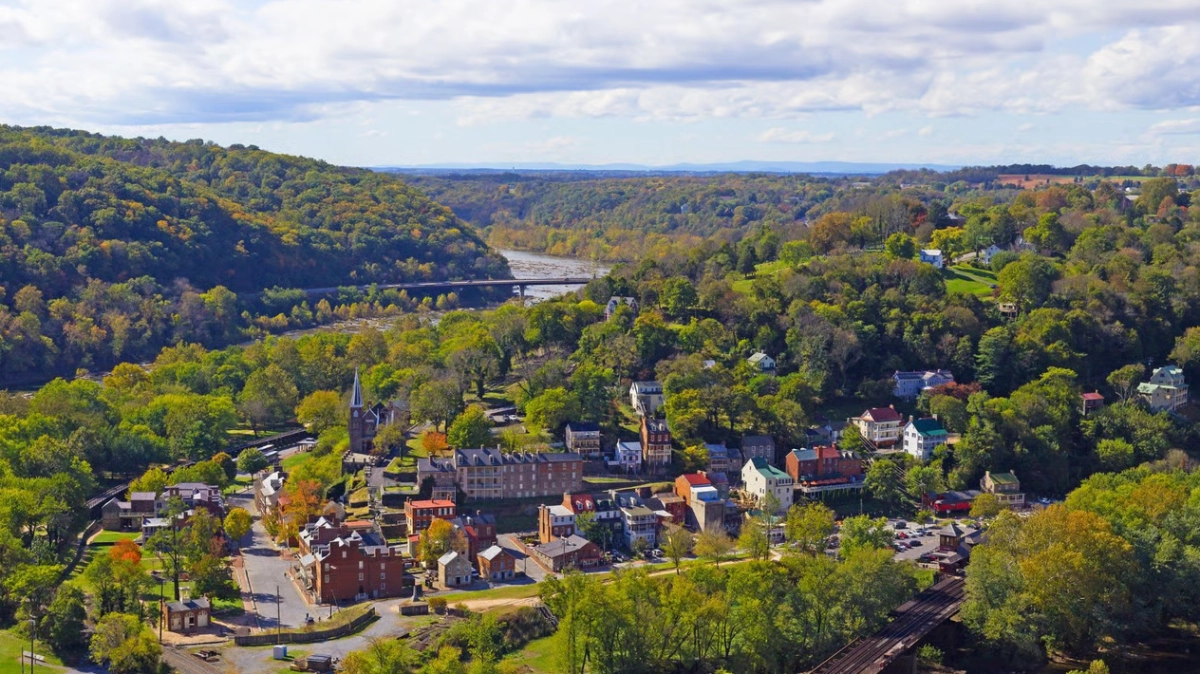 Reagan Airport to Falls Church Limo Service – DC Limo Services