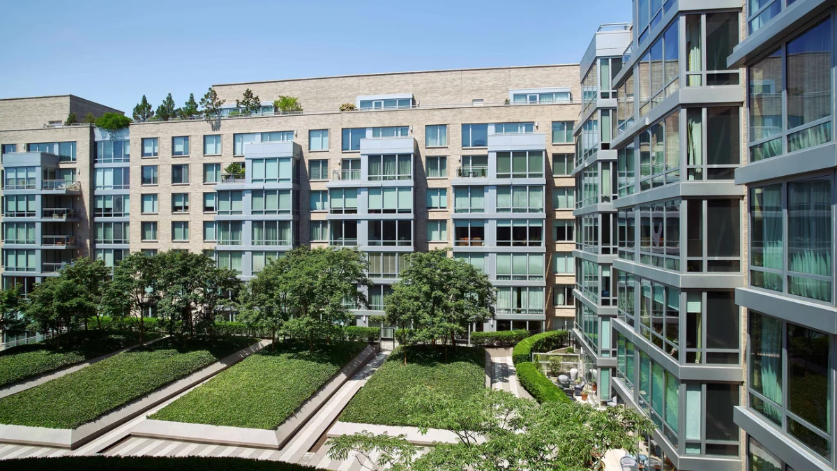 Luxury Transfers from Reagan Airport to The Ritz-Carlton Washington DC